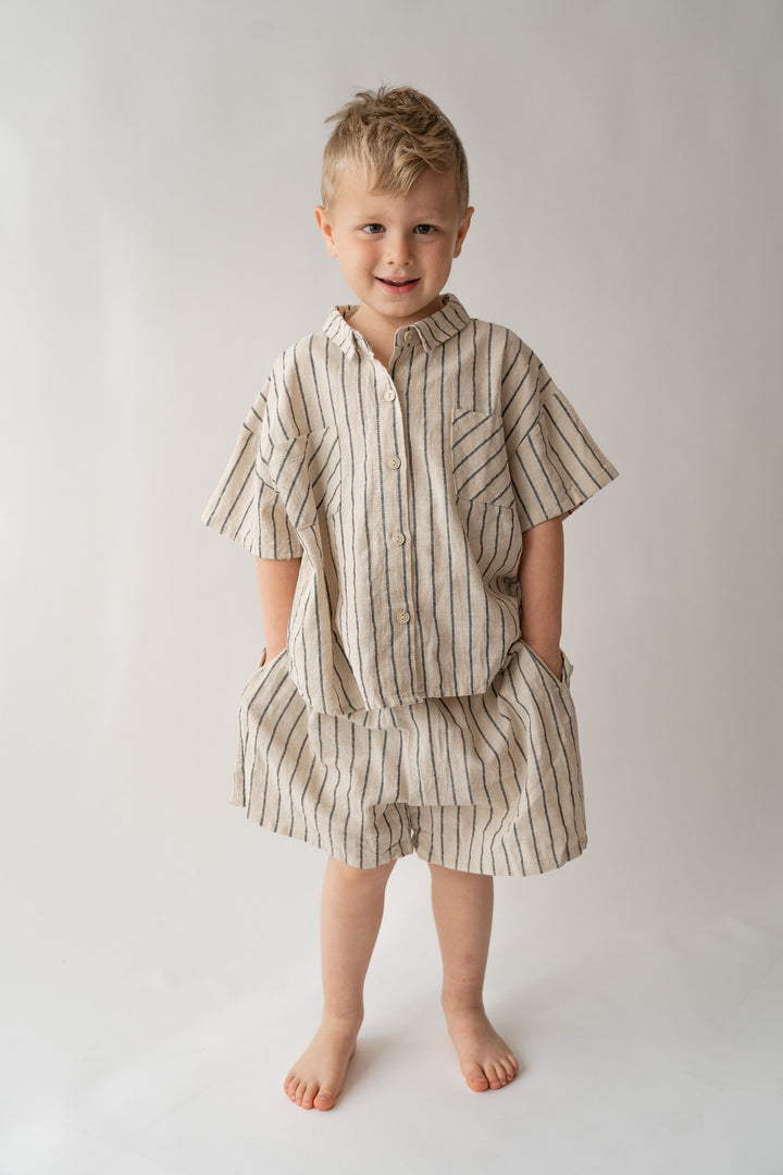 Lined in Love: Family Picture Outfit Ideas for 2025 6